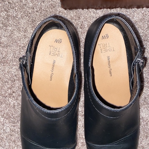 Black booties size 6W Time and true memory foam - Picture 4 of 5